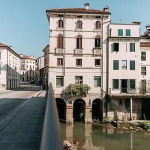 vicenza-center-river-view-netflix-wi-fi.hotelinveneto.com/